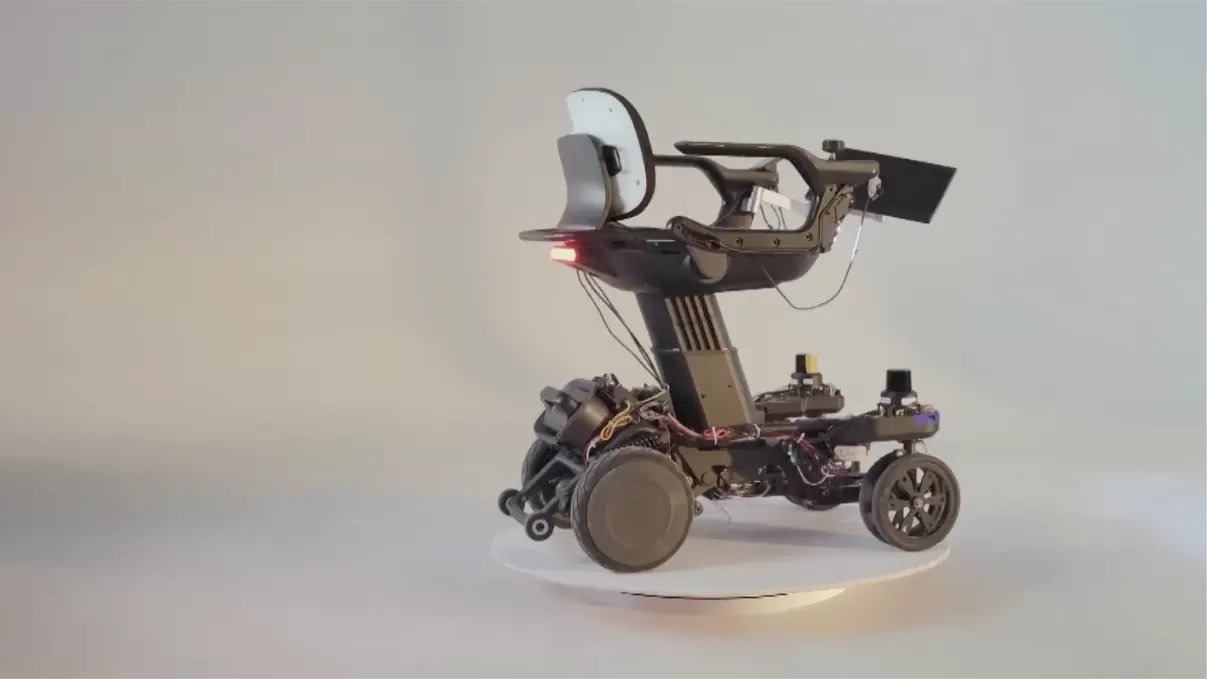 Xe scooter điện dạng ghế, nhiều trang bị như ô tô